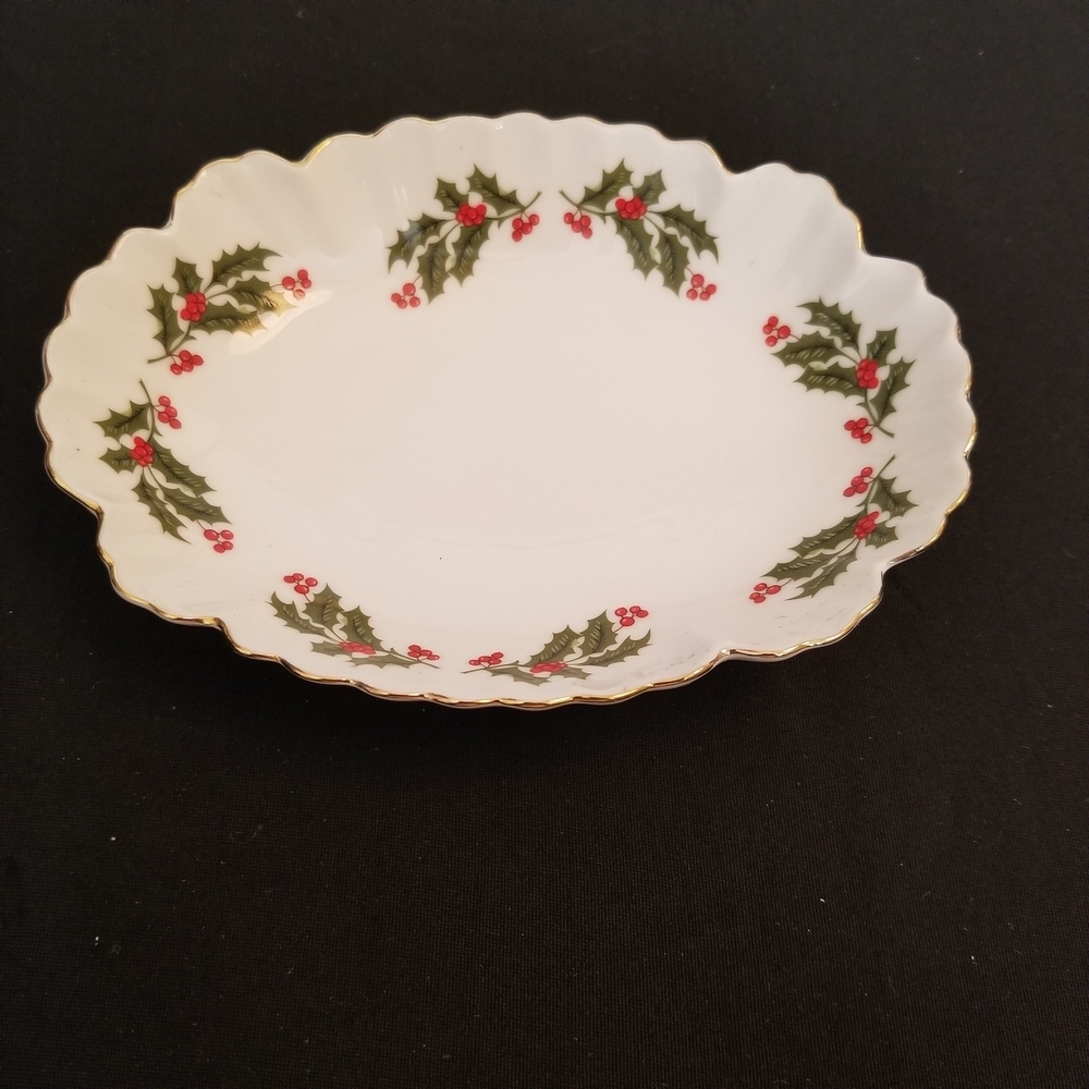 Festive Holly Berry Scalloped Plate
